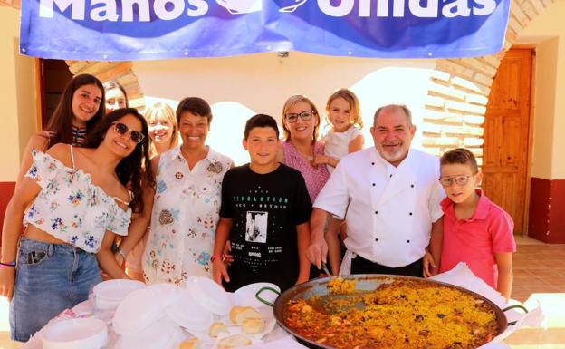 La familia Aguilera-Pérez organizó la Paella Solidaria de Hornillos de Cerrato. 