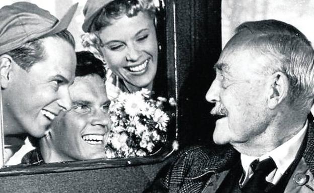 'Fresas salvajes'. Suecia. Dirección, Ingmar Bergman. Guion, Ingmar Bergman. Reparto, Victor Sjöström, Bibi Andersson, Ingrid Thulin. 1957. 90 minutos. Pase: Martes 28.
