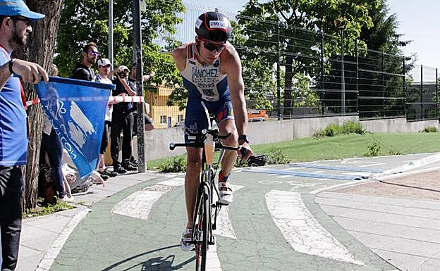 Alejandro Sánchez Palomero, en el reciente Triatlón de media distancia celebrado en Salamanca. 