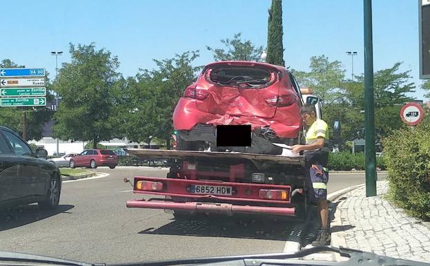 Uno de los vehículos accidentados. 