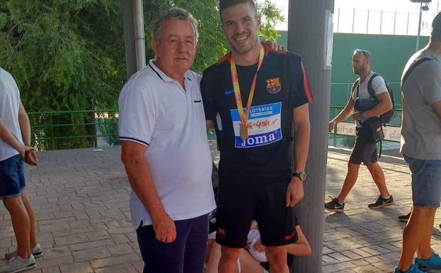Luis Ángel Caballero posa junto a Óscar Husillos.