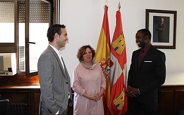 Óscar García Prieto, Encarnación Pérez y Cheikh Mbaye Seck.