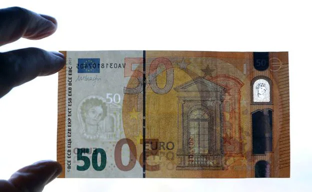 La estafa del billete de 50 euros y otros cuatro timos con el coche