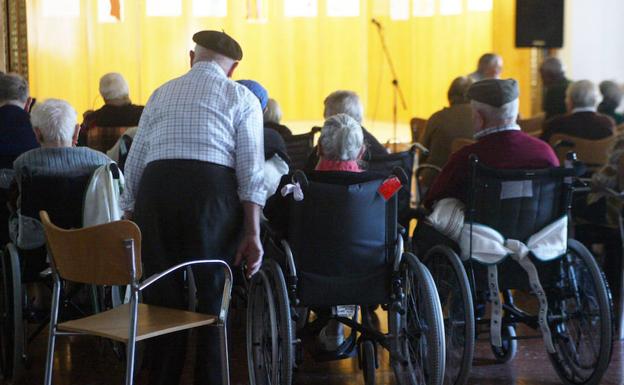 Grupo de ancianos en una residencia de Segovia. 