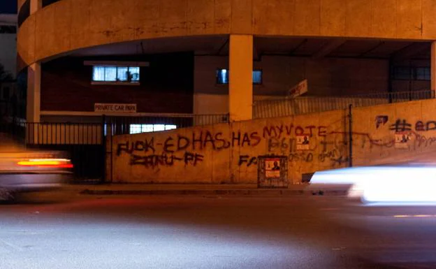 Pintadas en la fachada de un edificio.