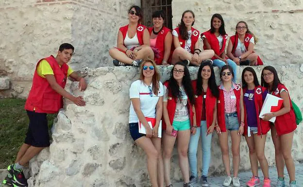 Jóvenes voluntarios de Crus Roja en Cuéllar. 