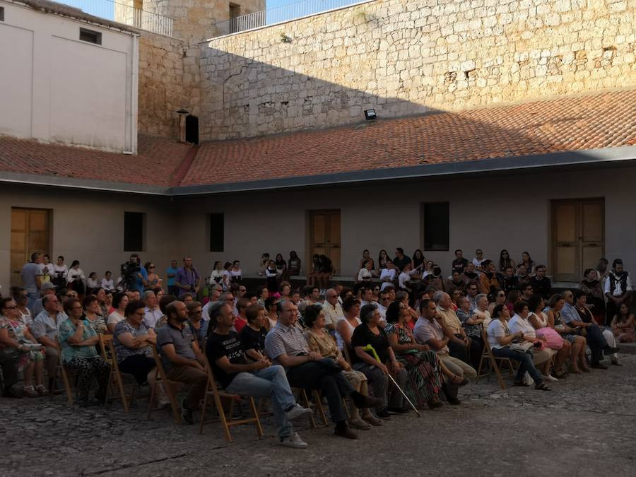 Fotos: XII Certamen de paloteo en Torrelobatón