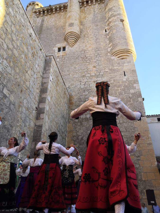Fotos: XII Certamen de paloteo en Torrelobatón