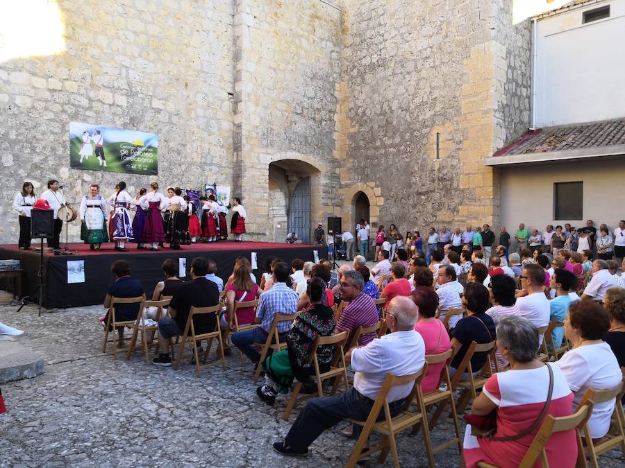 Fotos: XII Certamen de paloteo en Torrelobatón