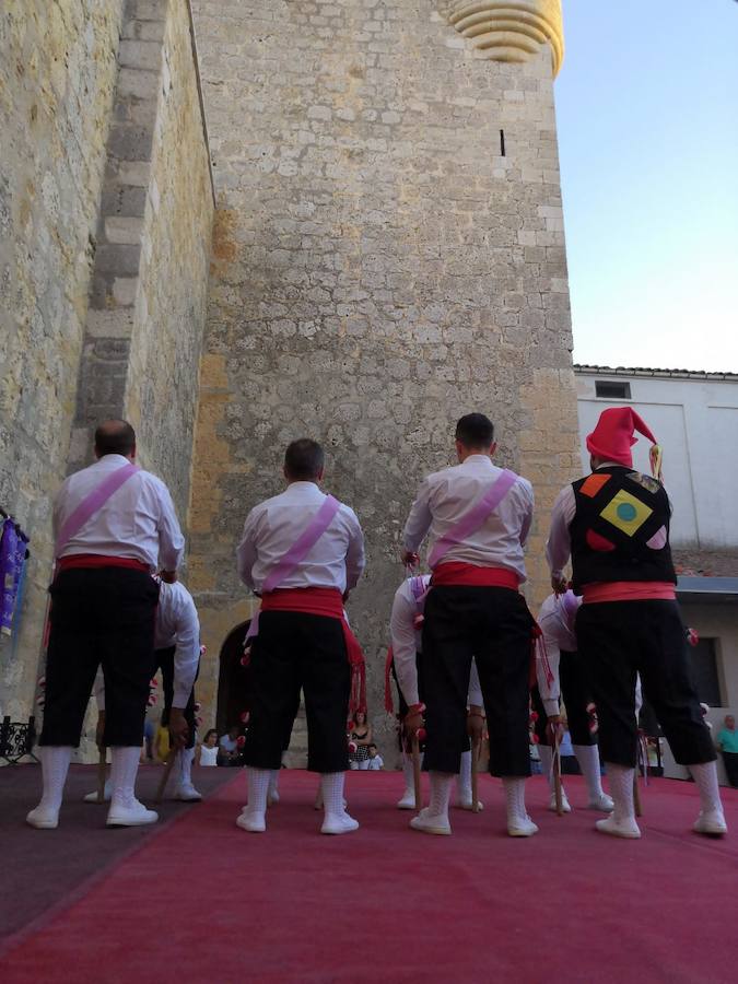 Fotos: XII Certamen de paloteo en Torrelobatón