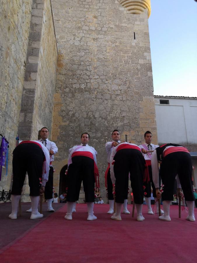 Fotos: XII Certamen de paloteo en Torrelobatón