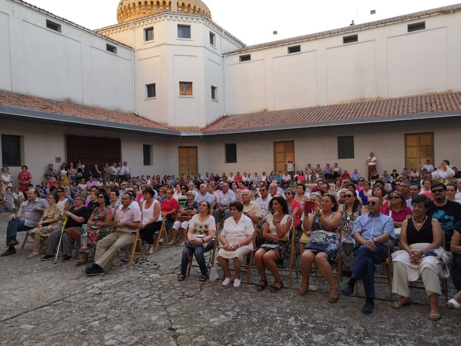 Fotos: XII Certamen de paloteo en Torrelobatón