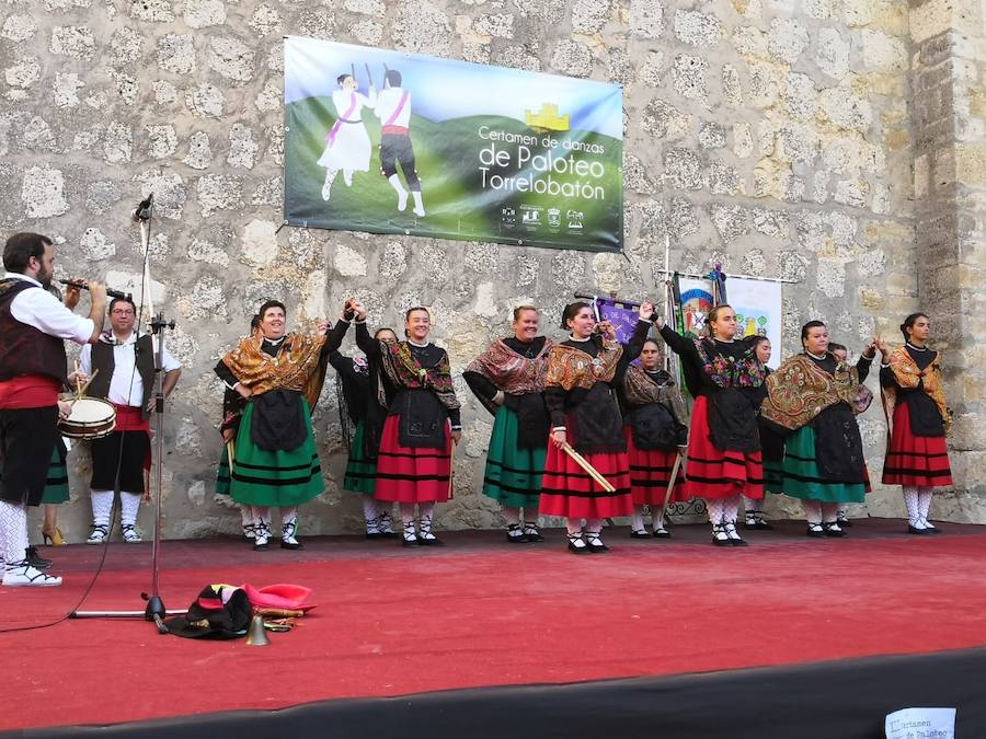 Fotos: XII Certamen de paloteo en Torrelobatón