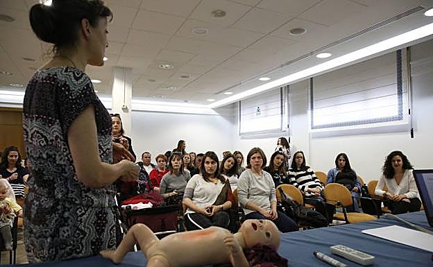Un grupo de matronas, celebrando el día de su especialidad. 