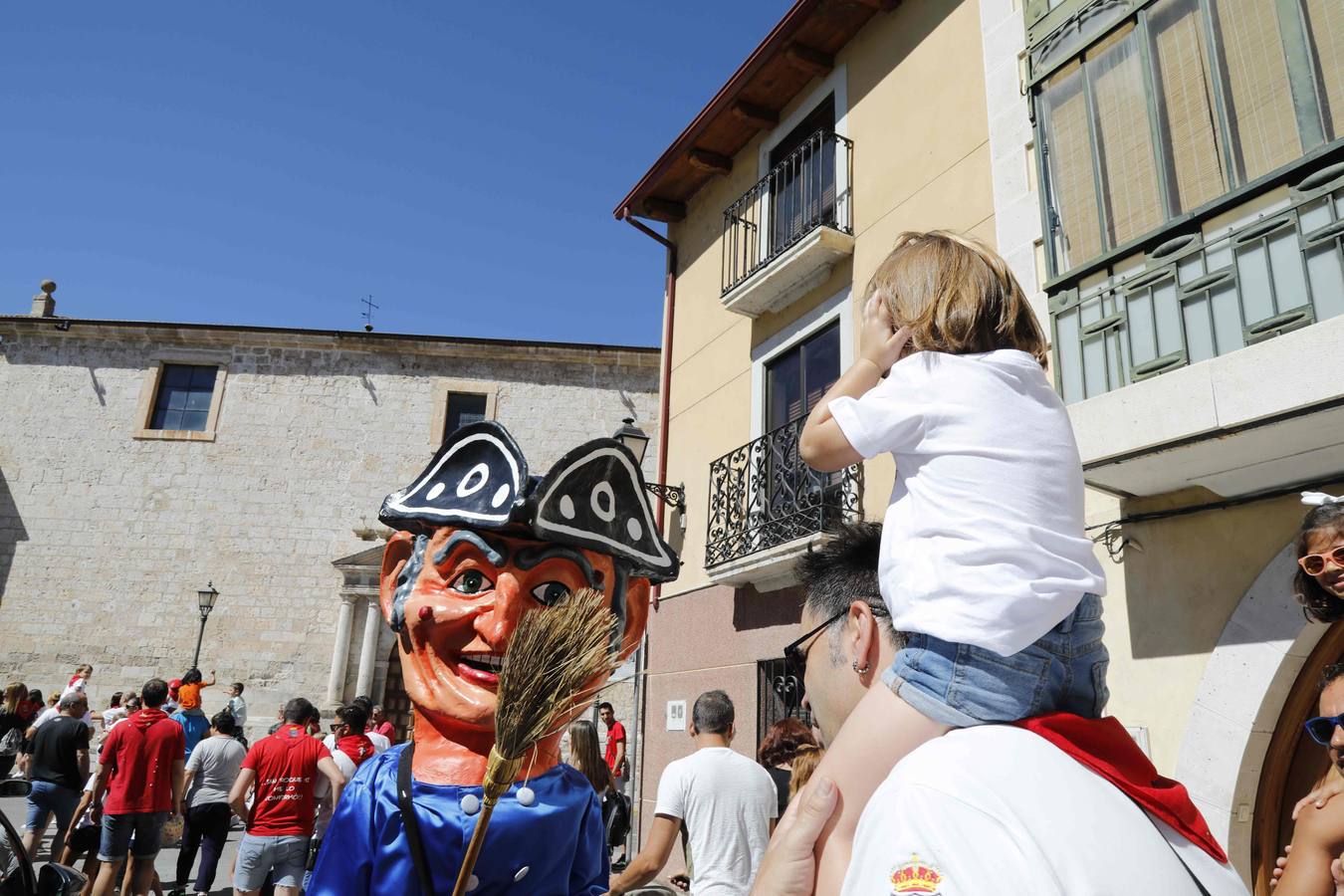 Fotos: Chupinazo, gigantes y cabezudos y subasta de balcones en Peñafiel