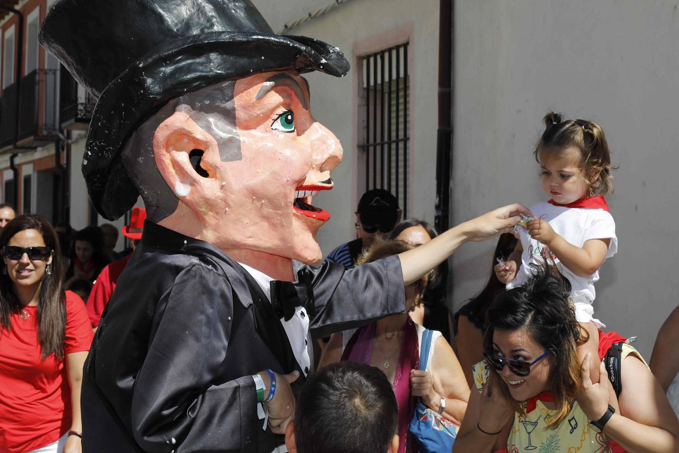 Fotos: Chupinazo, gigantes y cabezudos y subasta de balcones en Peñafiel