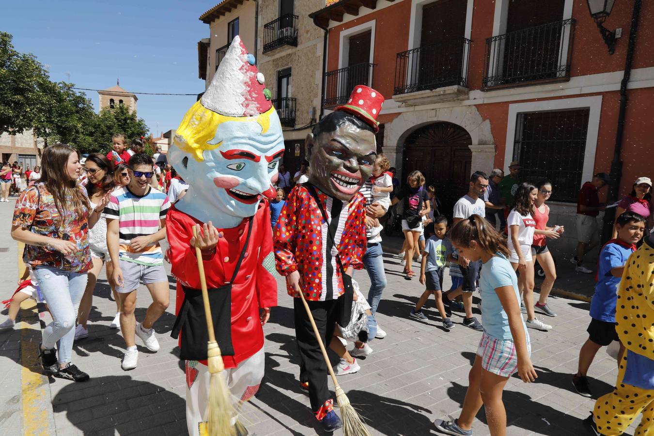 Fotos: Chupinazo, gigantes y cabezudos y subasta de balcones en Peñafiel