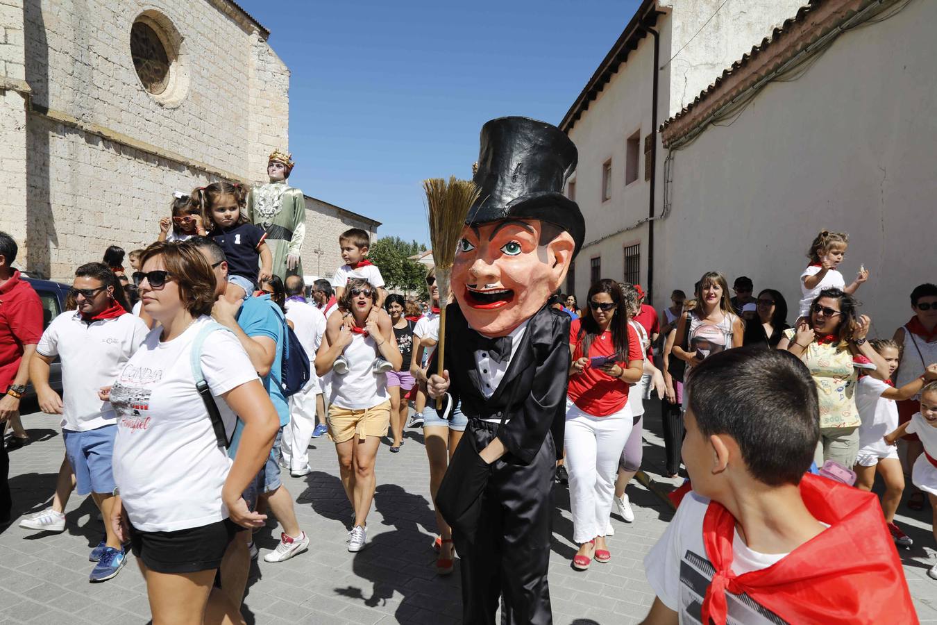 Fotos: Chupinazo, gigantes y cabezudos y subasta de balcones en Peñafiel