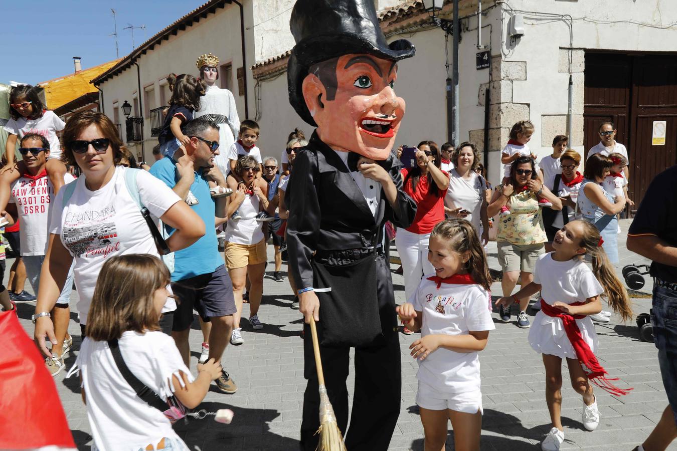 Fotos: Chupinazo, gigantes y cabezudos y subasta de balcones en Peñafiel