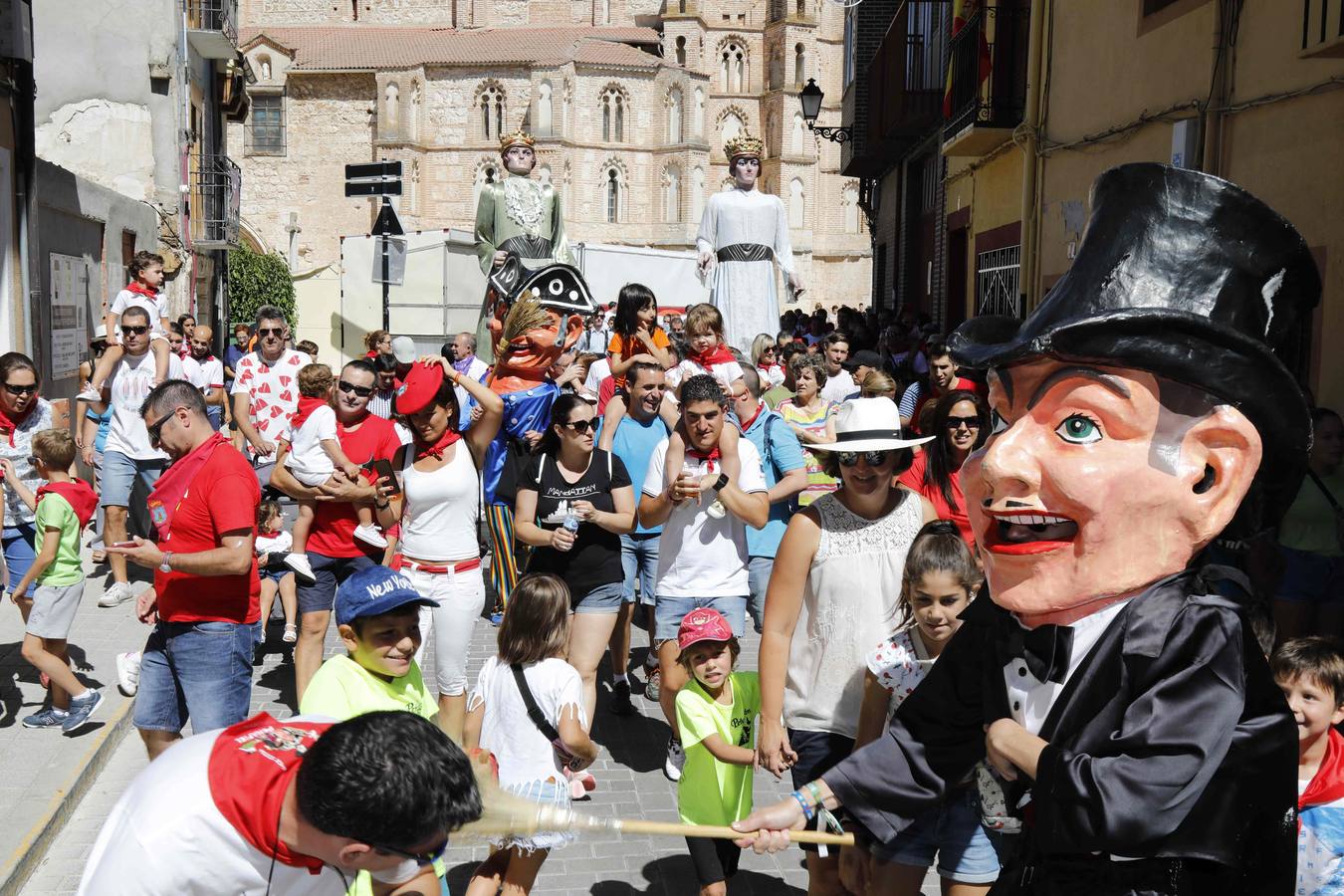 Fotos: Chupinazo, gigantes y cabezudos y subasta de balcones en Peñafiel