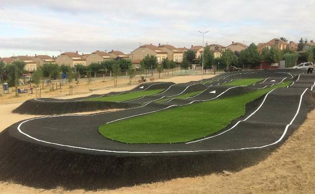 Vista general de la pista de 'pump track' de Palazuelos.