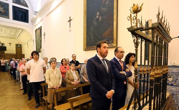 El alcalde de Valladolid, Óscar Puente, la concejala de Cultura y Turismo, Ana Redondo, y el vicepresidente de la Diputación Provincial, Víctor Alonso, asisten a los actos de conmemoración del 450 aniversario del convento de las Carmelitas Descalzas en la ciudad, la cuarta fundación de Santa Teresa. 