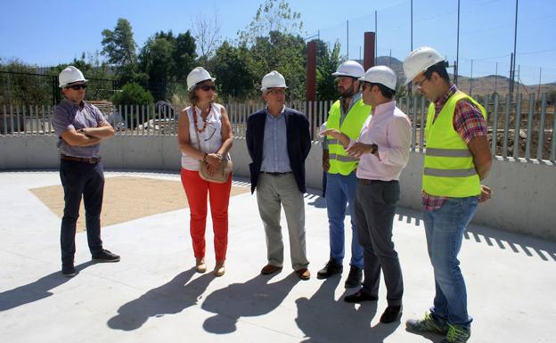 Visita institucional a las obras en el colegio de Trescasas. 