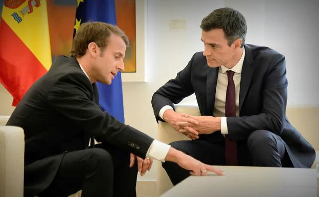 El presidente Pedro Sánchez durante su reunión en la Moncloa con el presidente francés Emmanuel Macron.