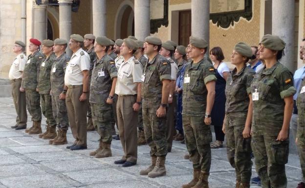 Participantesen la Academia en el homenaje a las víctimas de los atentados del 16-A.