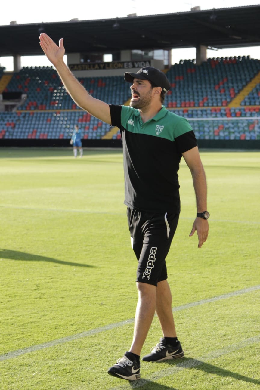 Fotos: Presentación del CF Salmantino ante el Villanovense