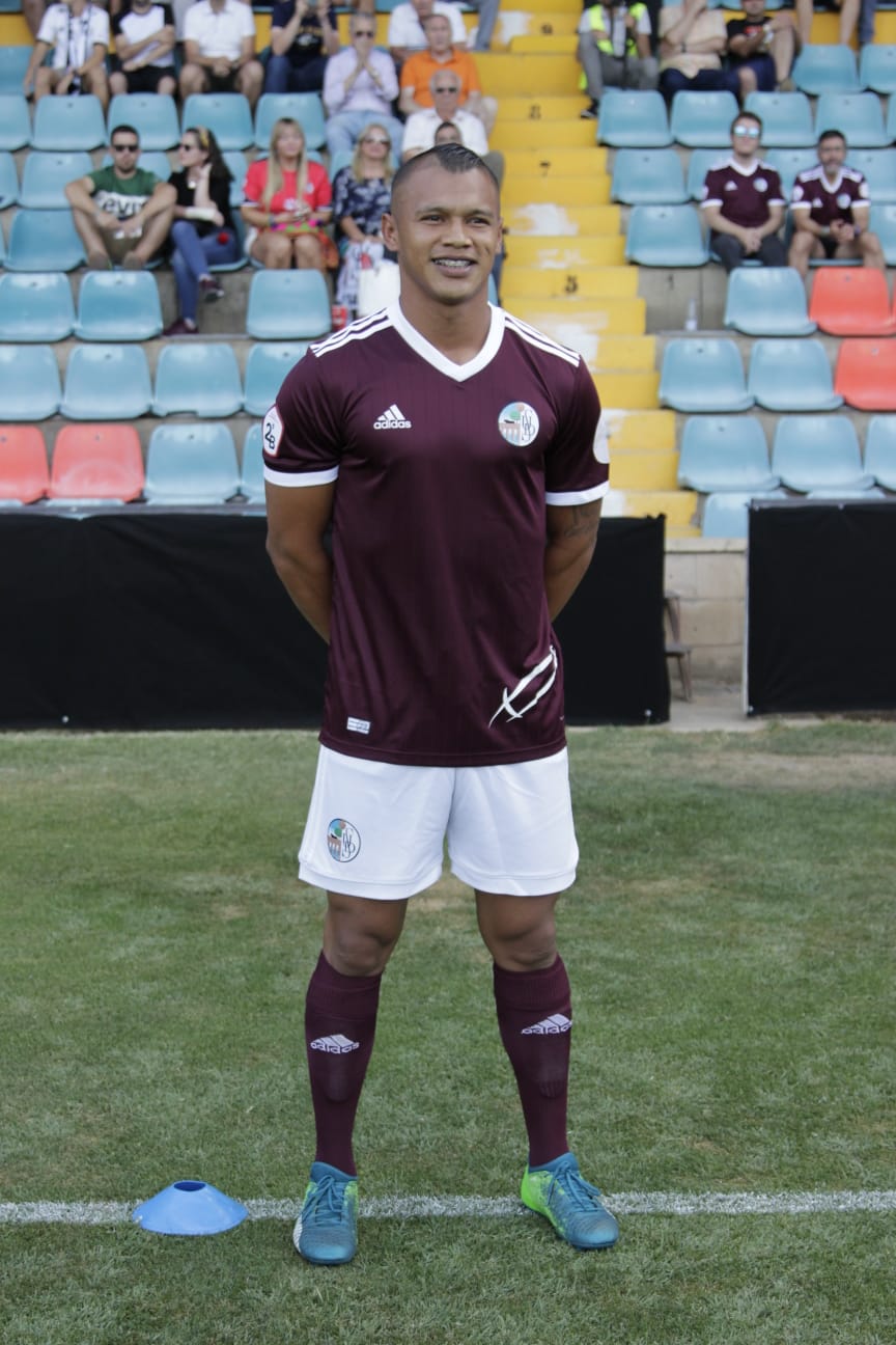 Fotos: Presentación del CF Salmantino ante el Villanovense