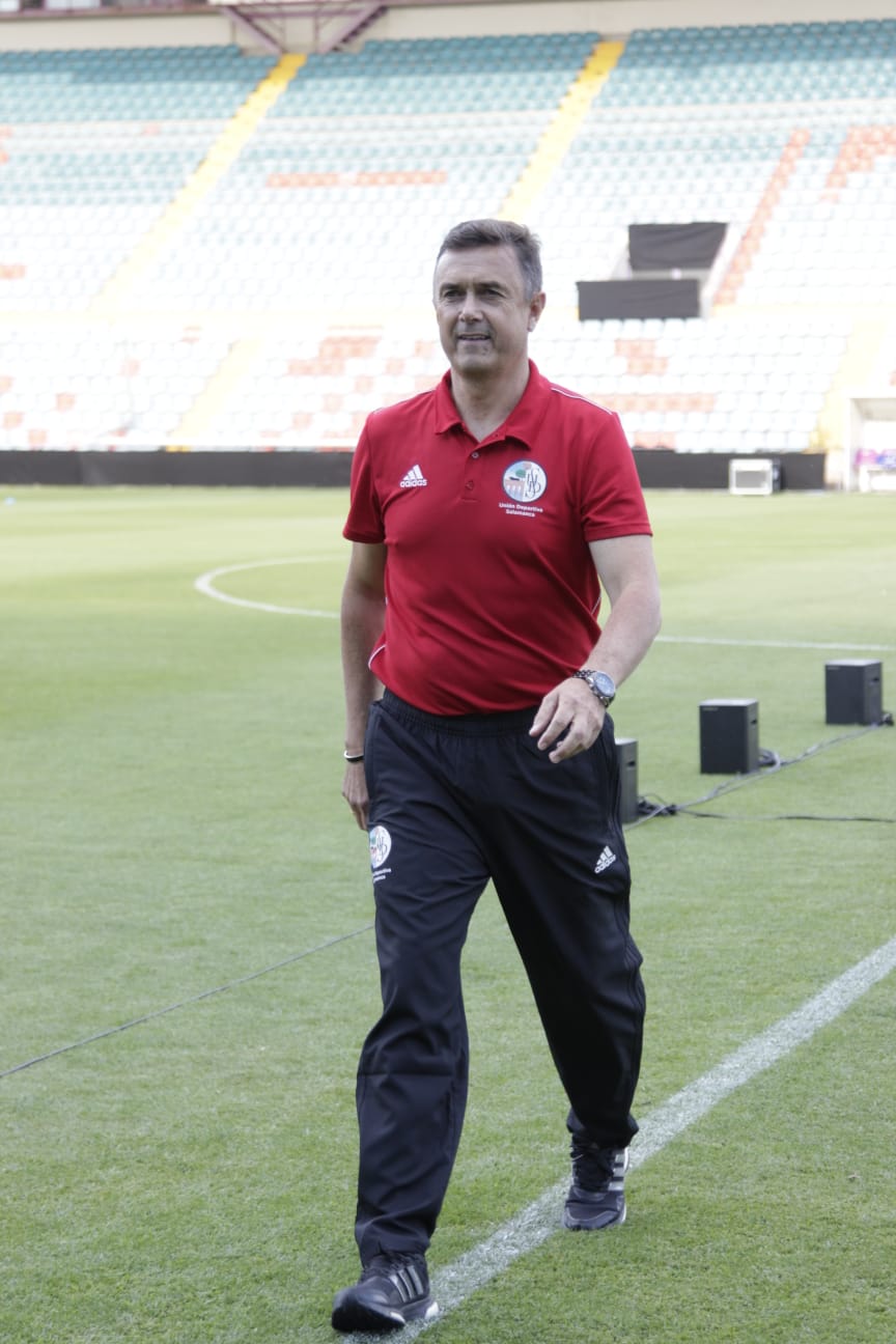 Fotos: Presentación del CF Salmantino ante el Villanovense