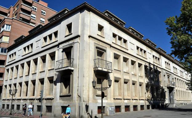 Fachada del antiguo colegio El Salvador, en la plaza de San Pablo.