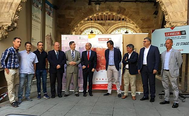 Asistentes a la presentación de las etapas de la Vuelta Ciclista a España en Salamanca. 