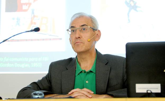 José-Vidal Pelaz durante su ponencia en el 55º Curso de Cine de la UVA. 