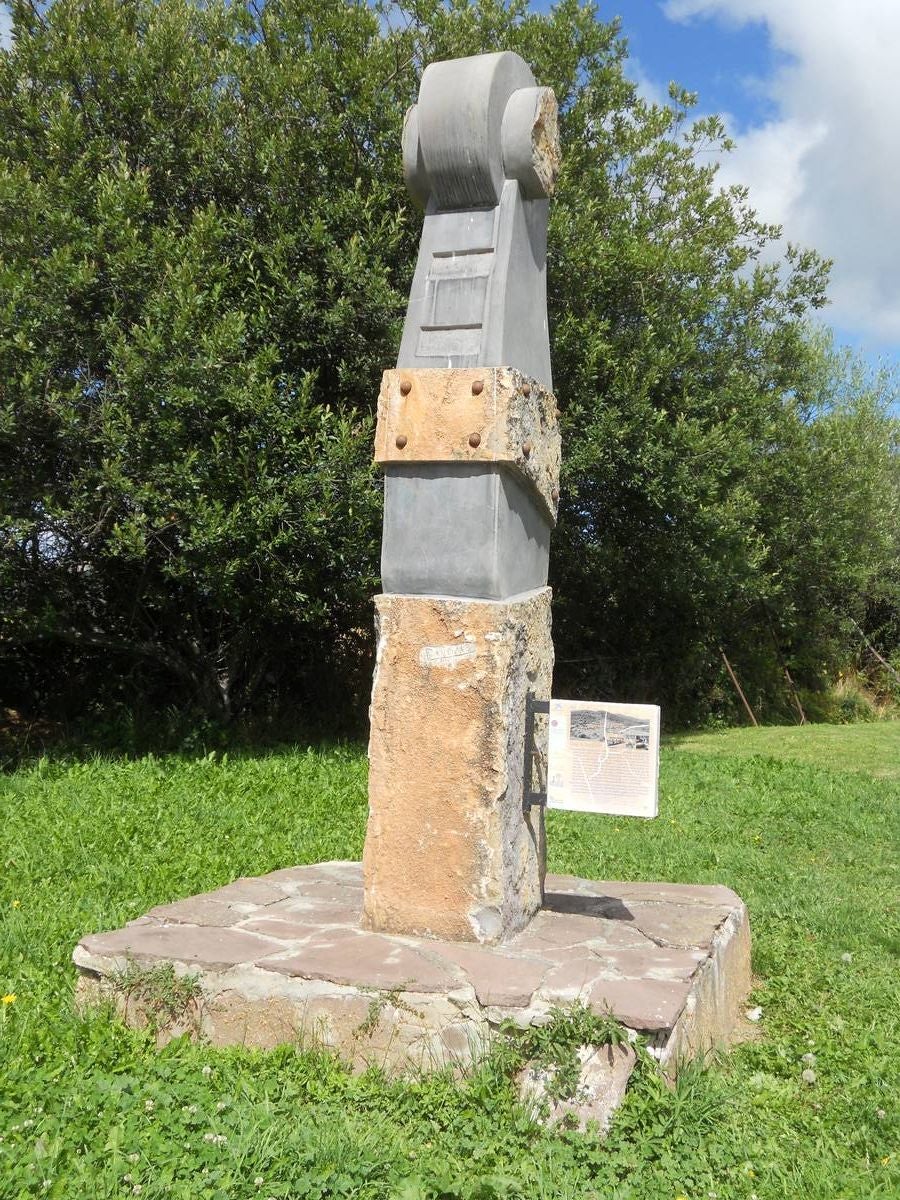 Una ruta de 11 kms, con un recorrido circular que une Villabellaco, Valle de Santullán y el Santuario del Carmen | Una senda en homenaje al escultor local Ursicinio Martínez entre bosques de rebollos y esculturas de sus compañeros del Grupo Muriel