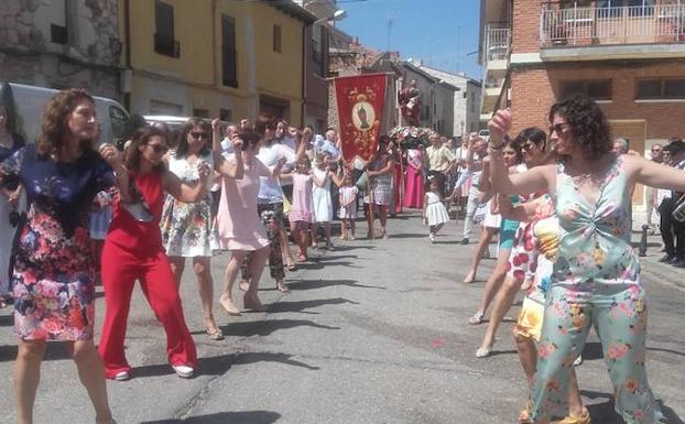 Baile por las calles de Ciguñueña. N. Luengo