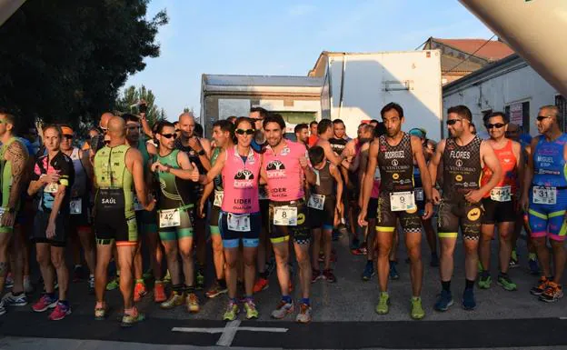 Los duatletas se disponen a tomar la salida en Paradinas de San Juan. 