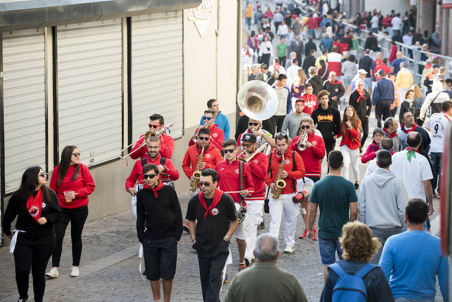 Solo cinco novillos han acabado el recorrido y han entrado en la plaza; el sexto ha tenido que ser anestesiado