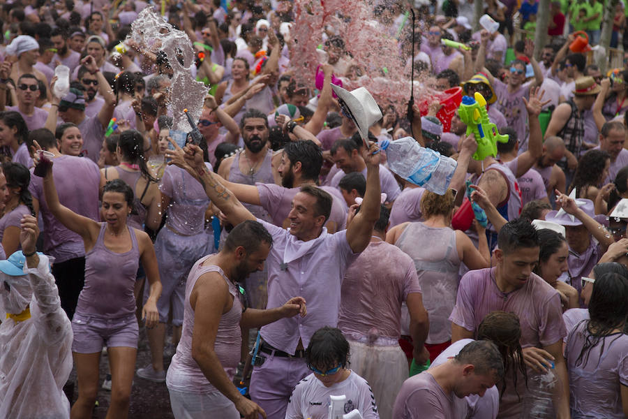 Fotos: Celebración de la guerra con vino en Toro