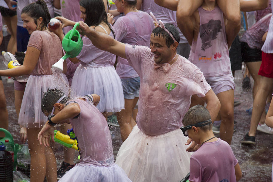 Fotos: Celebración de la guerra con vino en Toro