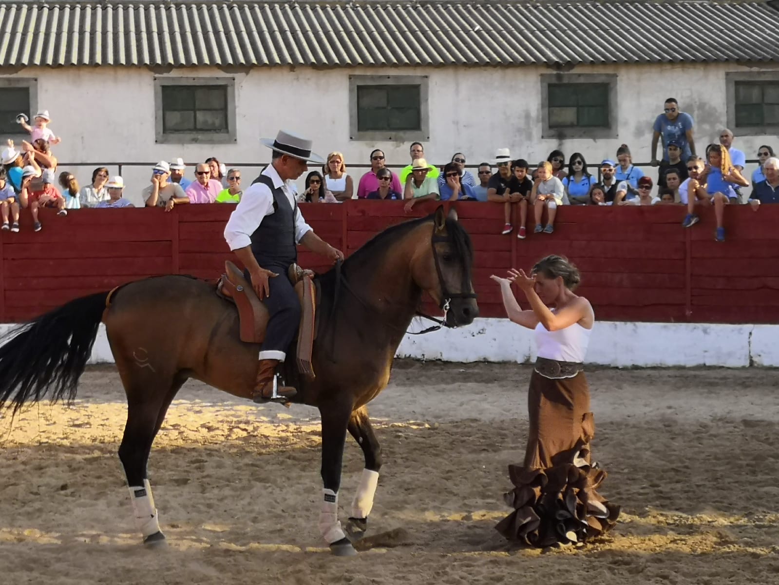 La localidad ha celebrado una exhibición ecuestre solidaria y recaudó 1.587 euros para investigación sobre la enfermedad AME