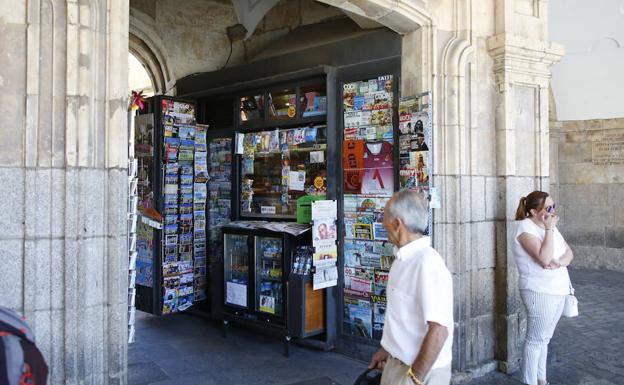 Uno de los quioscos de la vía pública de la Plaza Mayor. 