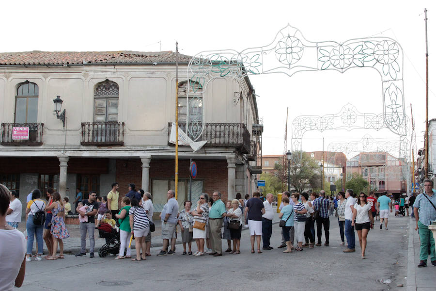 Con una degustación de carne de novillo en la plaza de la Constitución, la localidad despedía ayer sus fiestas
