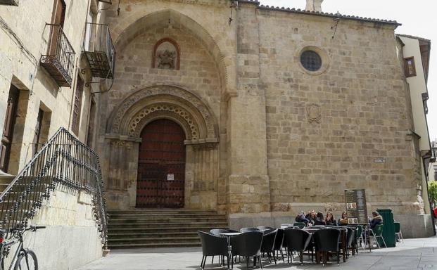 Iglesia de San Martín, en la plaza del Corrilo. 