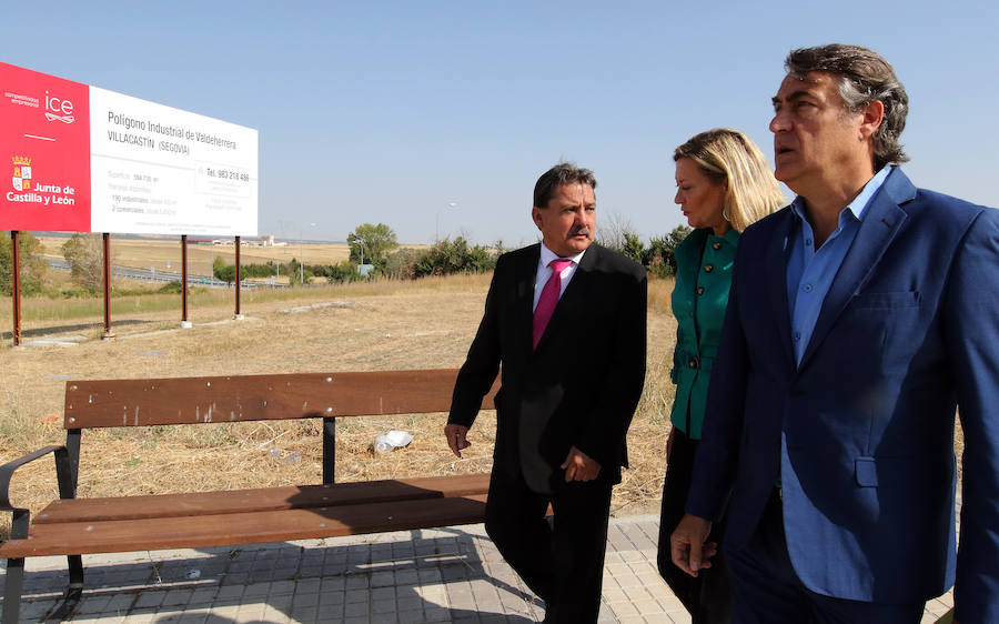 Fotos: La consejera Pilar del Olmo en la inauguración del polígono Valdeherrera en Villacastín