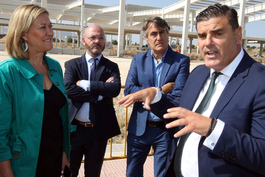 Fotos: La consejera Pilar del Olmo en la inauguración del polígono Valdeherrera en Villacastín