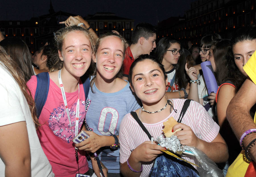 Fotos: Los &#039;triunfitos&#039; abarrotan la Plaza Mayor de Valladolid