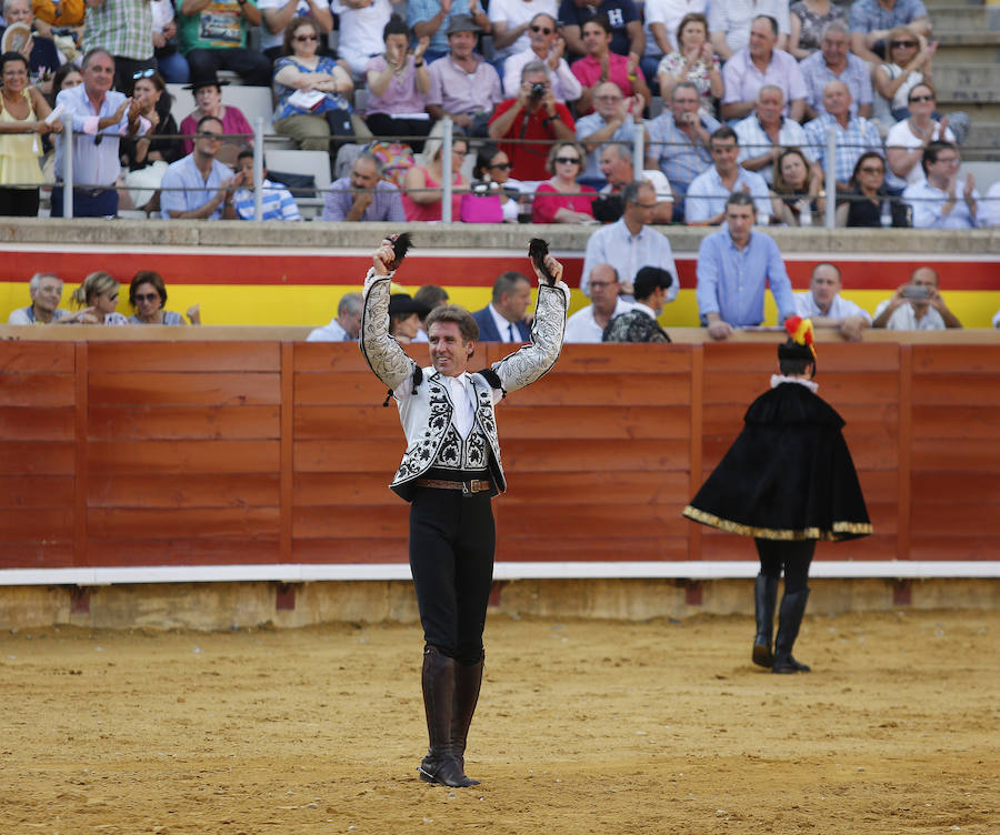 Fotos: Los Rejoneadores salen por la Puerta Grande