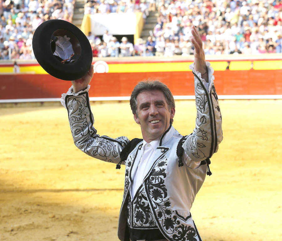 Fotos: Los Rejoneadores salen por la Puerta Grande